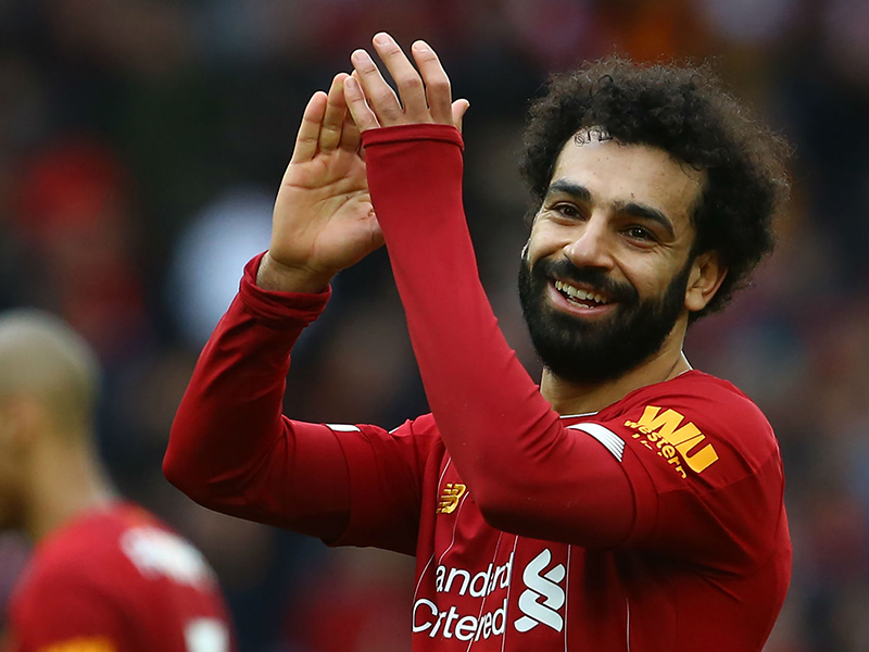 محمد صلاح وابنته مكة يخطفان الأنظار في عرس شقيقه